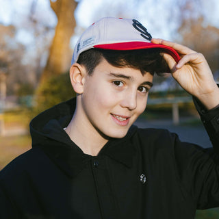 GORRA SG GRIS/ROJA NIÑO