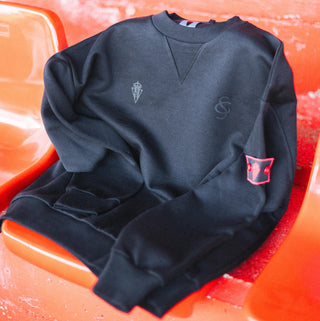 SUDADERA NEGRA PARCHE